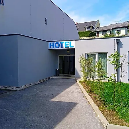 Ferlach, Self Check-in Hotel